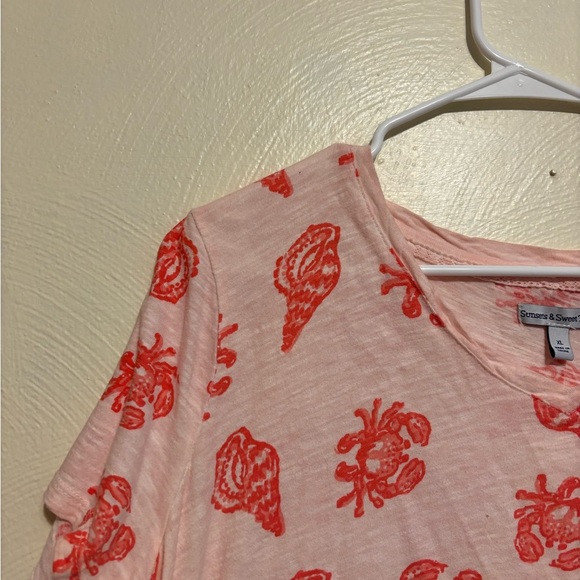 Pink Graphic T-Shirt with Red Crab Pattern - Picture 6 of 8
